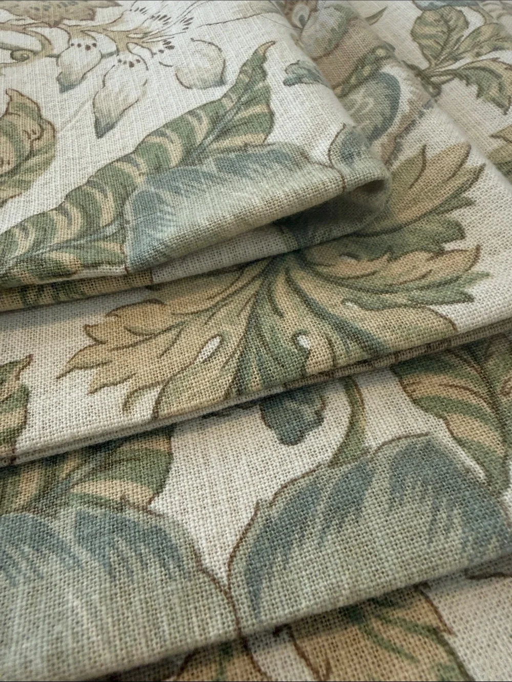 Vintage Linen Blend 65” Round Tablecloth and 4 19” Napkins, Botanical Print